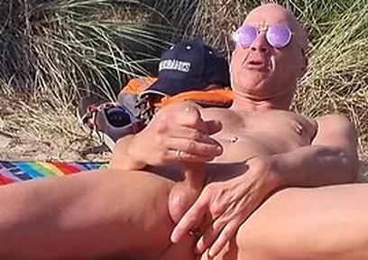 Guy Gets Naked In The Dunes And Wanks In Public!
