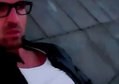 Slutboyben Cam4 Spit in Front of the Tom