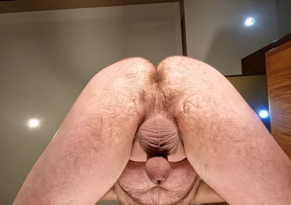 Naked Arsehole Squats for the Camera