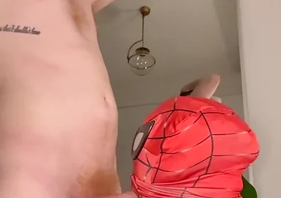 Hot Bottom Gives a Blowjob to a Thick Top