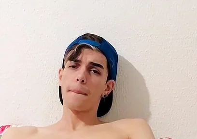 Freeballing Boy Squirts Big