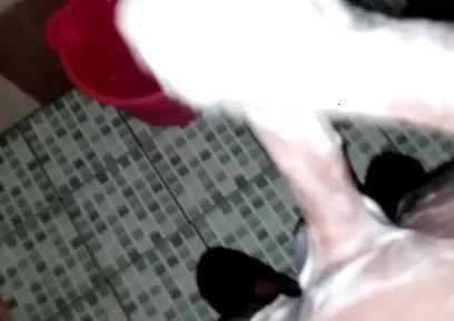 Handsome Guy Gets His Whole Body in a Scarf and Sends the Video to His Sugar Mamy