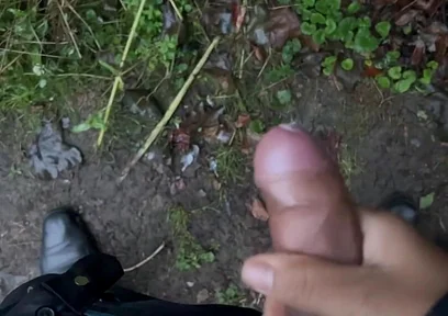 Shy Guy at Cruising Place and Could Not Resist My Dick
