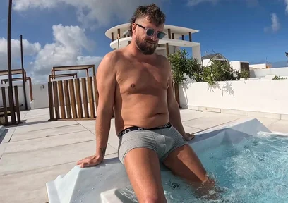 Pee Desperation in the Hot Tub