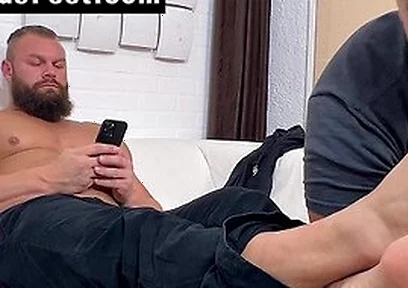 Muscled Hunk Girth Indulges Worship Of His Size 14 Feet