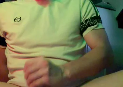 Twink Shows His Feet and Jerks off