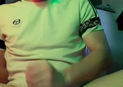 Twink Shows His Feet and Jerks off