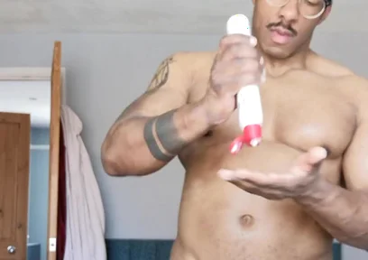 Moisturising My Body. Amadeus Mode
