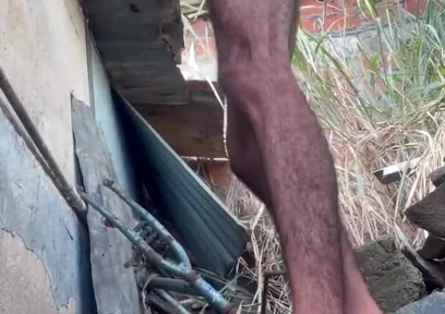 I Masturbate Behind the Neighbor's House