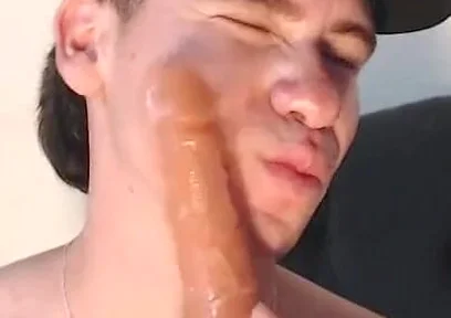 Fucking Me with a 20 Cm Dildo and Then I Put It in My Mouth