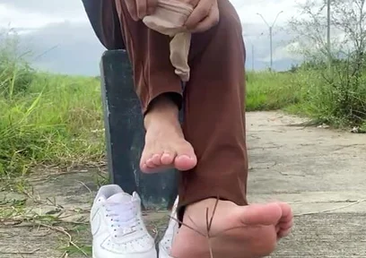 SHE GETS HER SHOES SHAVED IN PUBLIC AND PUTS ON HER SHEER STOCKINGS