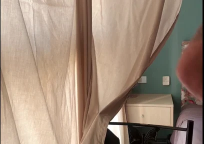 Дик Выскользнул Из Спортивных Нейлоновых Шорт.