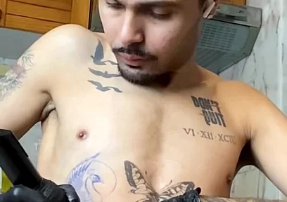 I Went to Get a Tattoo, Got a Hard Cock and Jerked off Until I Came