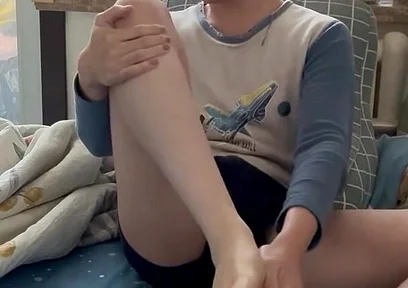 18yo Petite Chinese Twink 164cm 52kg Size 36 Tiny Feet M-legs Spread Hard Cock Nipple Play Solo