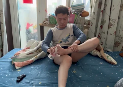 18yo Petite Chinese Twink 164cm 52kg Size 36 Tiny Feet M-legs Spread Hard Cock Nipple Play Solo