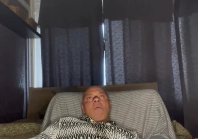 Mr Guru. Sexy Body Builder Wank at Home