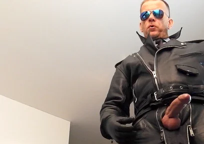 Leatherman6 Cumshotsxl & Piss (rear Window)