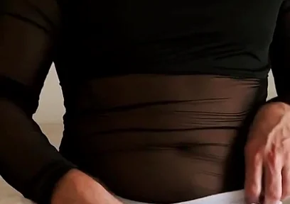 Wearing a Skirt and Thong on My Big Ass Masturbación