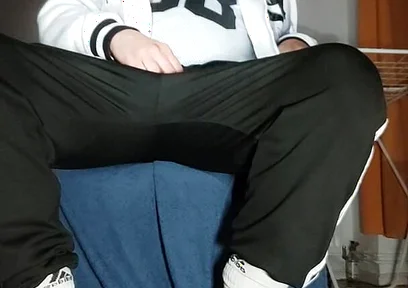 The Dregsau Dj-bro Pisses in His Pants.