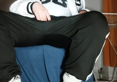 The Dregsau Dj-bro Pisses in His Pants.