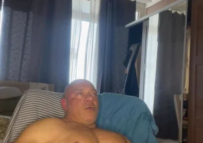 Mr Guru Wank Solo at Home. Bodybuilder Handjob