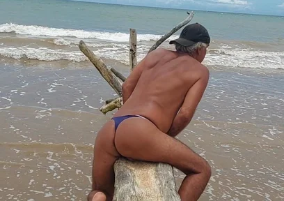Ladysilva Tanning Her Hot Ass on the Beach