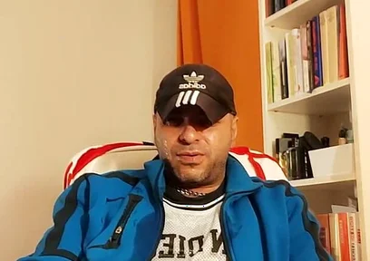 Dj Bro Pissing in Front of the Pc and Wet Pants VR the Mirror