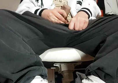 Dirtyjunkbro Uses an Artificial Pussy and Cumrein.