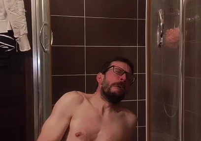 Jerking off a Cock in the Shower