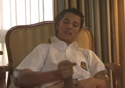 Gorgeous Guy Jerks Himself off
