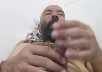 Solitary Caricia Ends in Pussy Cum Flood