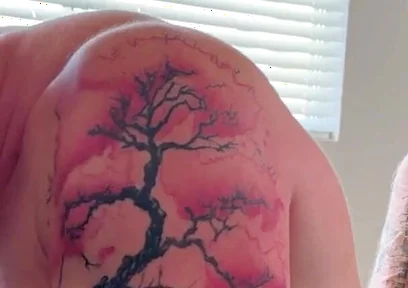 Tatted Dude Fucks Muscle Bottom