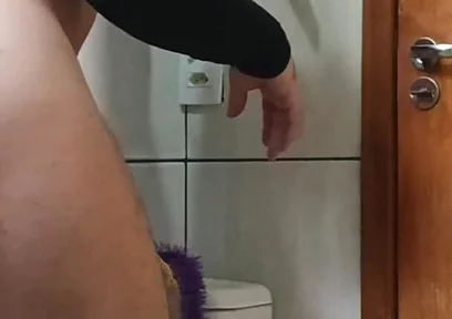 Look at the Thickness of This Gay Hottie's Leg