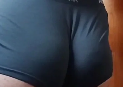 I Love to Show My Big Ass in the Bathroom