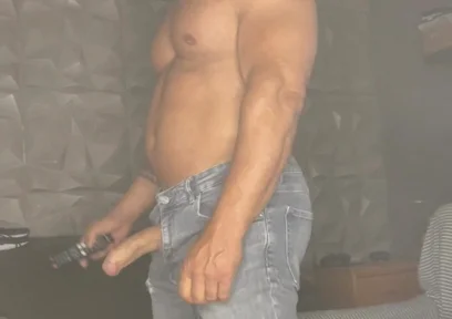 Mr Guru Hjerk of Video. Bodybuilder in Jeans