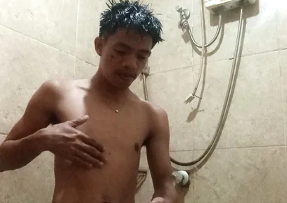 #1 Creator Jameson Official Gets Soaked: Shower Piss & Cum