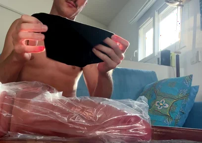 Maxence Angel Unbox a Jocktribe Dildo