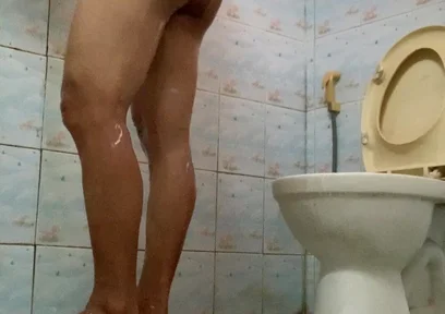 The Weather in Thailand Is Hot. Let's Take a Shower.