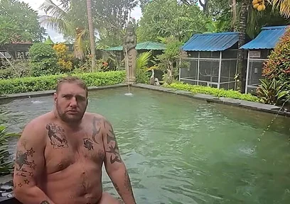 Jimbob Wanking in Pool