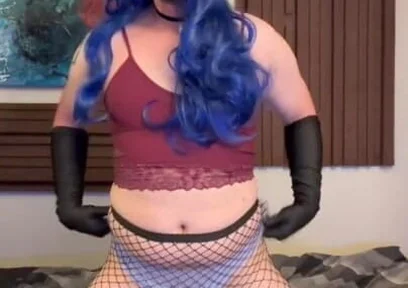 Sissy CD Shaking Big Ass Solo