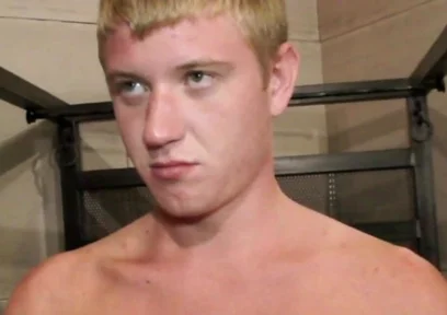 Bukkake Amateur with Gay Twinks Sucking All His Friends to the Cum