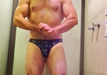 Victory Shower - POV with Gouine Wrestlin