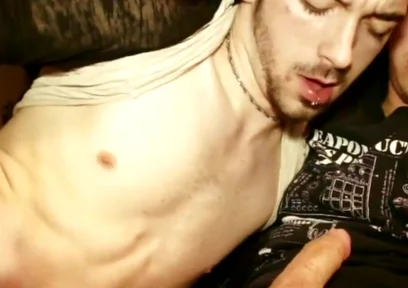 Bukkake Amateur with Gay Twinks Sucking All His Friends to the Cum