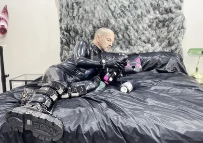 Full Black Rubber Vibes