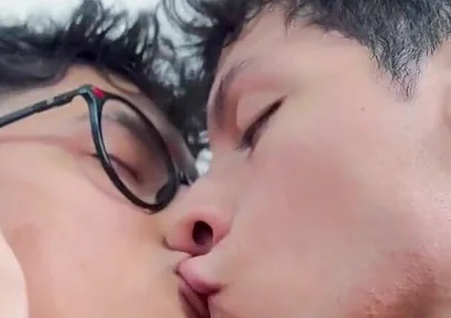 Uff I Want to Come!! Friends Give Each Other a Delicious Handjob and Eat Each Other with Kisses