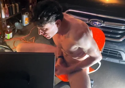 Solo Jerk in Garage, Discreet, but Still Classic Voyeuristic