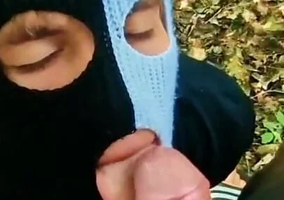Twinks with Big Dicks Fuck During Breaks in the Park Without Condoms Until They Cum