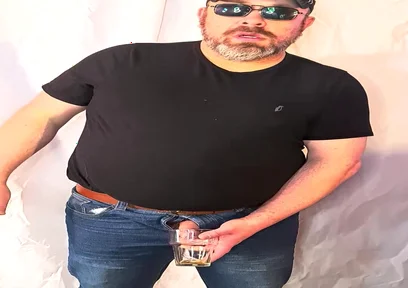 Dressed up with Cool Sunglasses, Treat Yourself to a Hot Piss