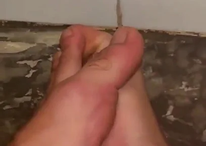 Teen Cums on Own Feet