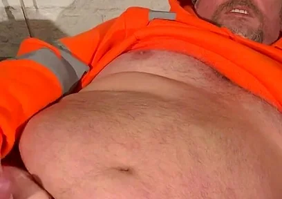 Hi Viz Chubby Bear Fucks Himself and Wanks off